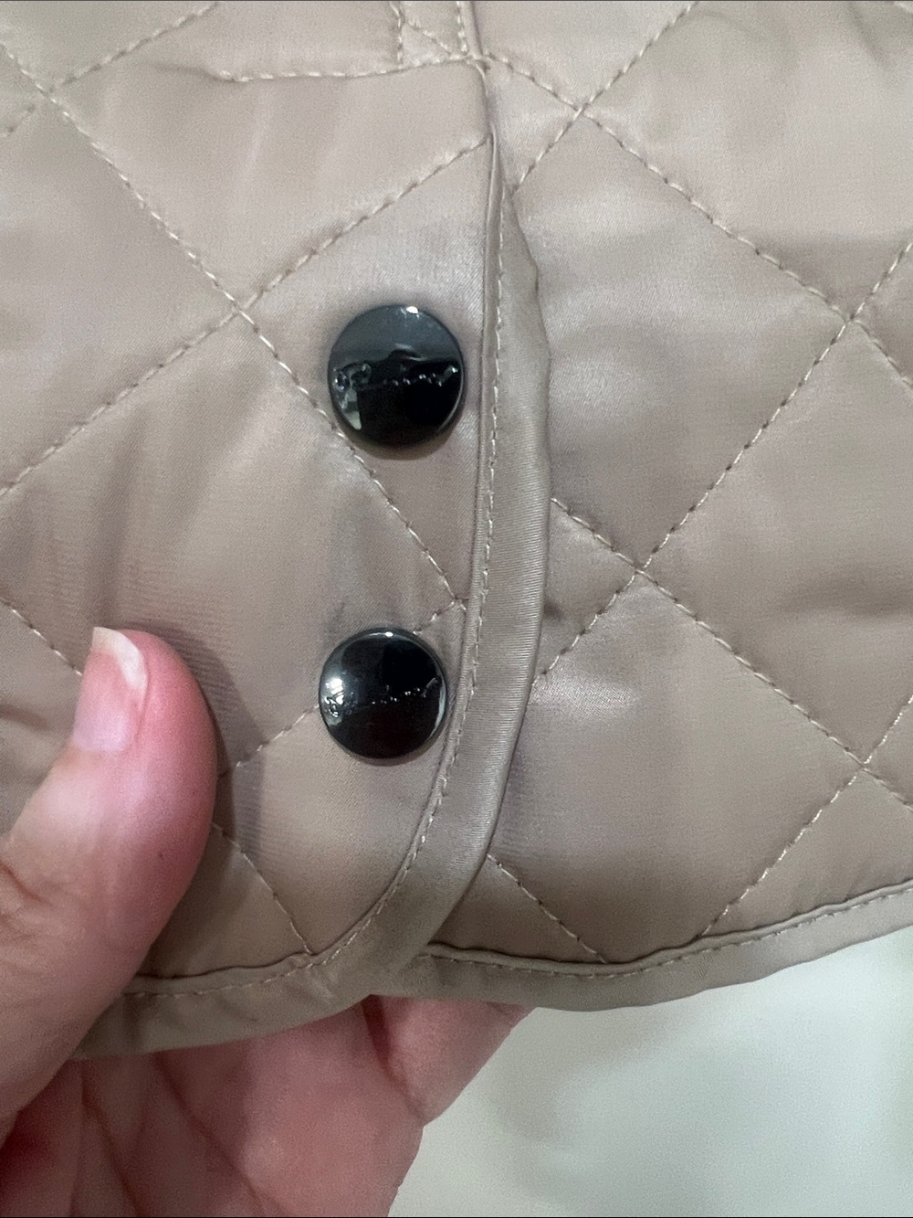 Burberry Quilted Beige Puffer Coat with Signature Check Lining - Picture 8 of 10